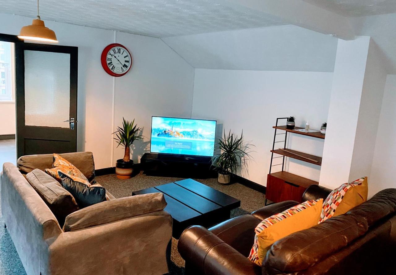 Gorgeous Town Center 3 Bedroom Self Contained Apartment For 1-5 People هاروغايت المظهر الخارجي الصورة