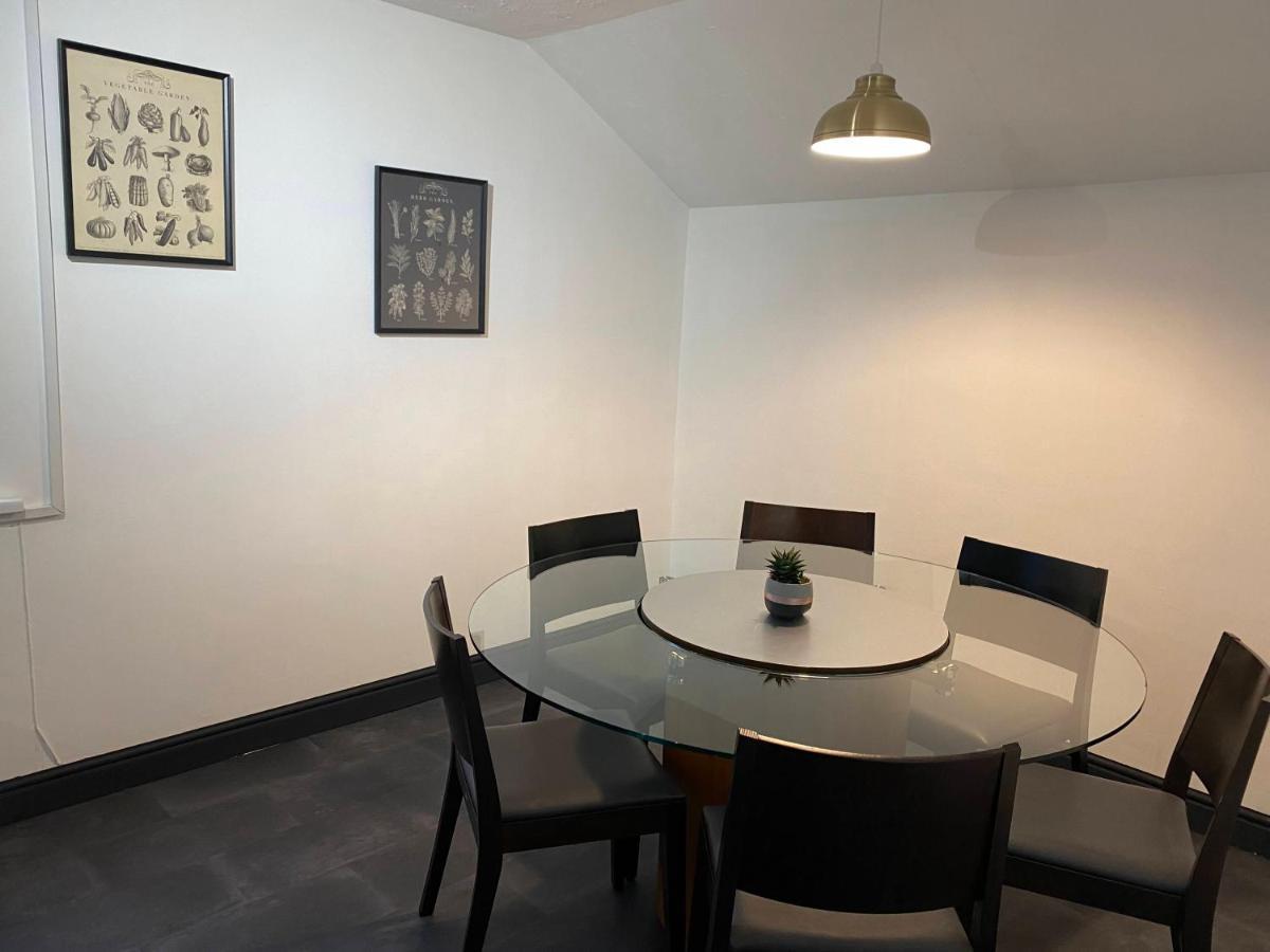 Gorgeous Town Center 3 Bedroom Self Contained Apartment For 1-5 People هاروغايت المظهر الخارجي الصورة