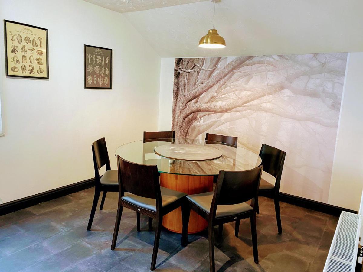 Gorgeous Town Center 3 Bedroom Self Contained Apartment For 1-5 People هاروغايت المظهر الخارجي الصورة